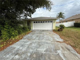 633 SW 10th PL, Cape Coral, FL 33991