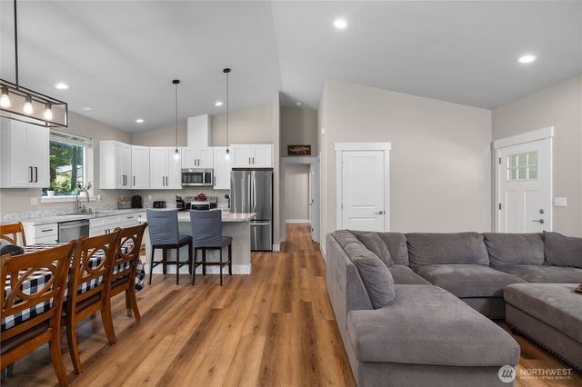 530 E Aycliffe Drive, Shelton, WA 98584