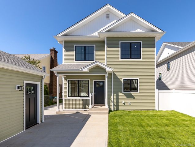 148 Latham Road, Mineola, NY 11501