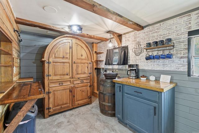 99 Roxie Ln., Greers Ferry, AR 72067