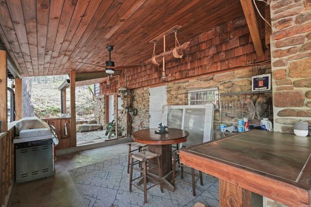 99 Roxie Ln., Greers Ferry, AR 72067