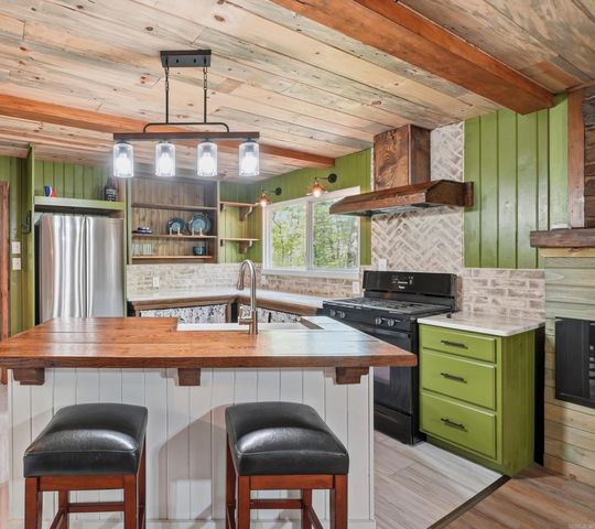 99 Roxie Ln., Greers Ferry, AR 72067