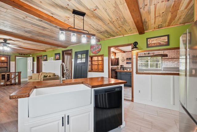 99 Roxie Ln., Greers Ferry, AR 72067