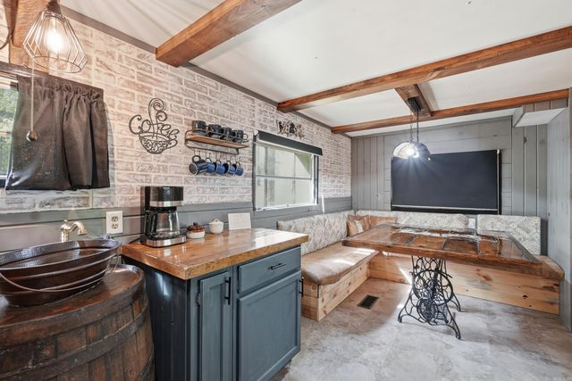 99 Roxie Ln., Greers Ferry, AR 72067