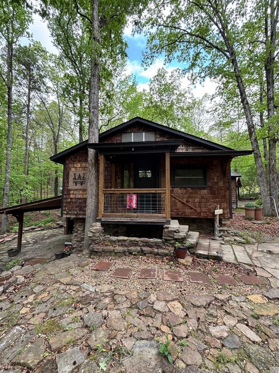 99 Roxie Ln., Greers Ferry, AR 72067