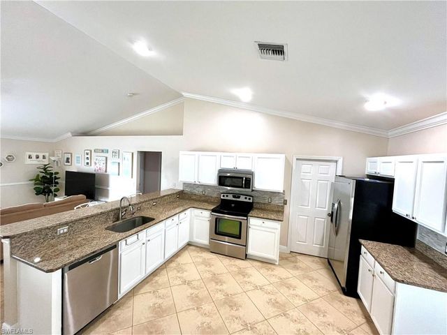 2720 1st PL, Cape Coral, FL 33909