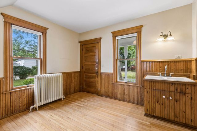 221 11th Avenue N, Hopkins, MN 55343