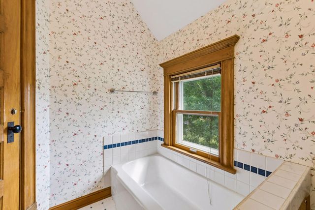 221 11th Avenue N, Hopkins, MN 55343