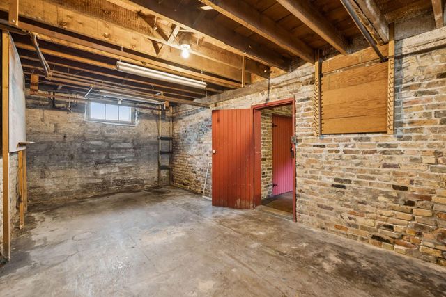 221 11th Avenue N, Hopkins, MN 55343