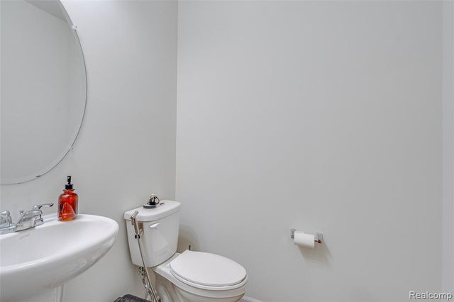 6037 Fieldstone Circle, South Lyon, MI 48178