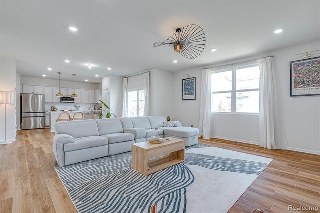 6037 Fieldstone Circle, South Lyon, MI 48178