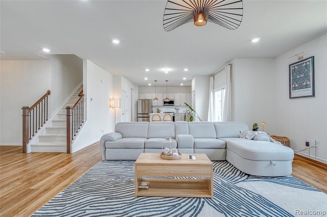 6037 Fieldstone Circle, South Lyon, MI 48178