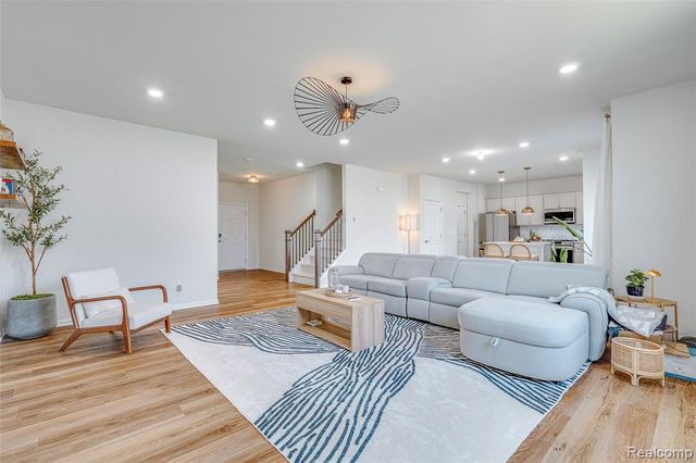 6037 Fieldstone Circle, South Lyon, MI 48178