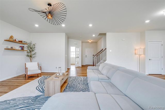 6037 Fieldstone Circle, South Lyon, MI 48178