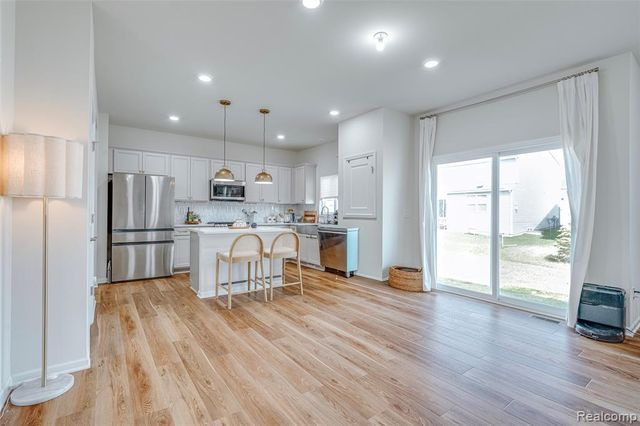 6037 Fieldstone Circle, South Lyon, MI 48178