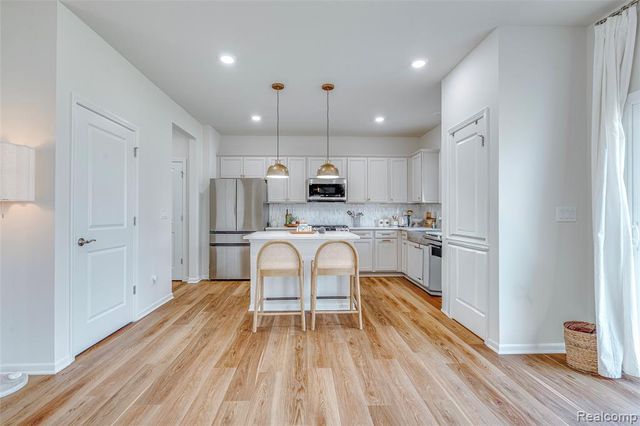 6037 Fieldstone Circle, South Lyon, MI 48178