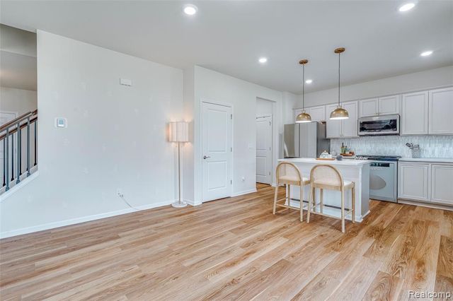 6037 Fieldstone Circle, South Lyon, MI 48178