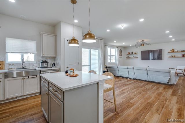 6037 Fieldstone Circle, South Lyon, MI 48178