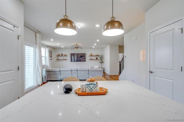 6037 Fieldstone Circle, South Lyon, MI 48178