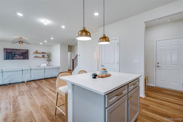 6037 Fieldstone Circle, South Lyon, MI 48178