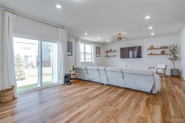 6037 Fieldstone Circle, South Lyon, MI 48178