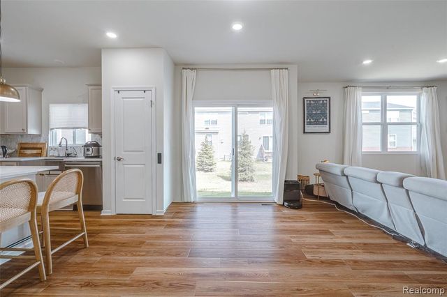 6037 Fieldstone Circle, South Lyon, MI 48178