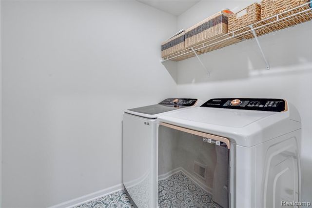 6037 Fieldstone Circle, South Lyon, MI 48178