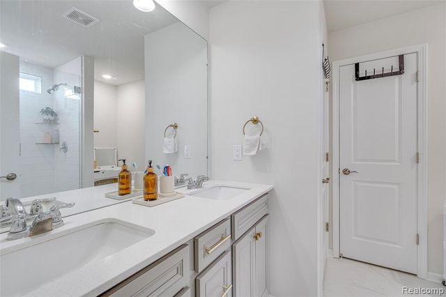 6037 Fieldstone Circle, South Lyon, MI 48178