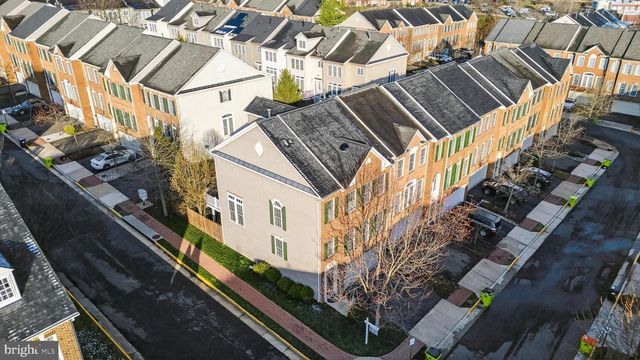 8015 SAMUEL WALLIS ST, Lorton, VA 22079