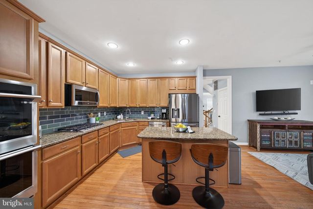 8015 SAMUEL WALLIS ST, Lorton, VA 22079