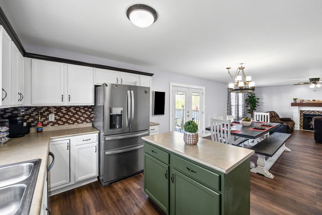 937 Commission Dr, Clarksville, TN 37042