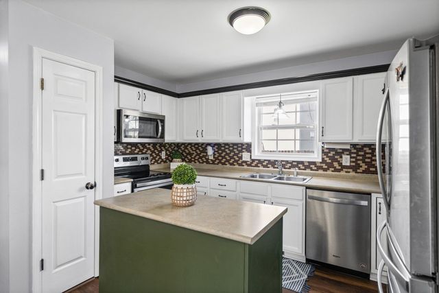 937 Commission Dr, Clarksville, TN 37042