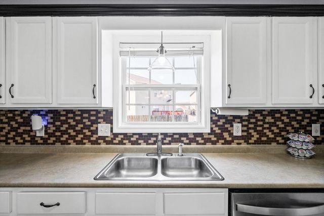 937 Commission Dr, Clarksville, TN 37042