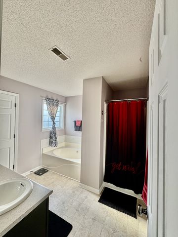 937 Commission Dr, Clarksville, TN 37042