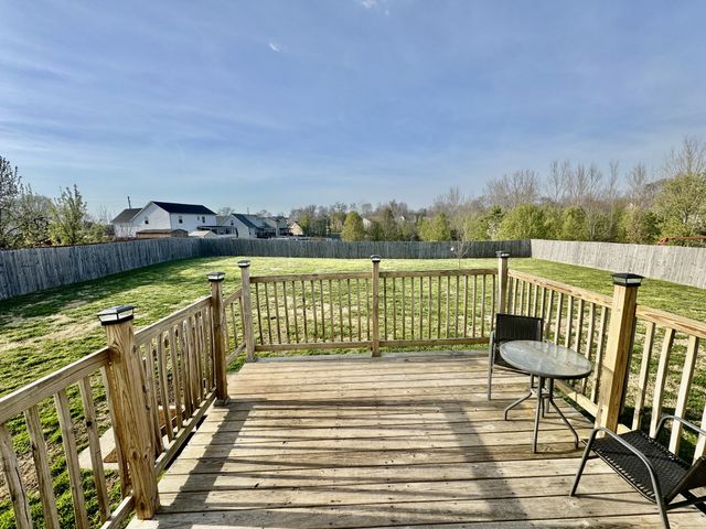 937 Commission Dr, Clarksville, TN 37042