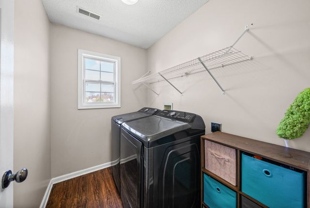 937 Commission Dr, Clarksville, TN 37042