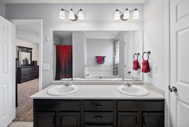 937 Commission Dr, Clarksville, TN 37042