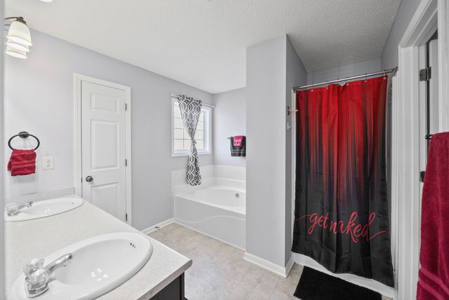 937 Commission Dr, Clarksville, TN 37042