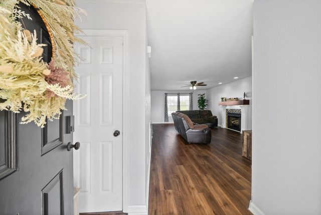 937 Commission Dr, Clarksville, TN 37042