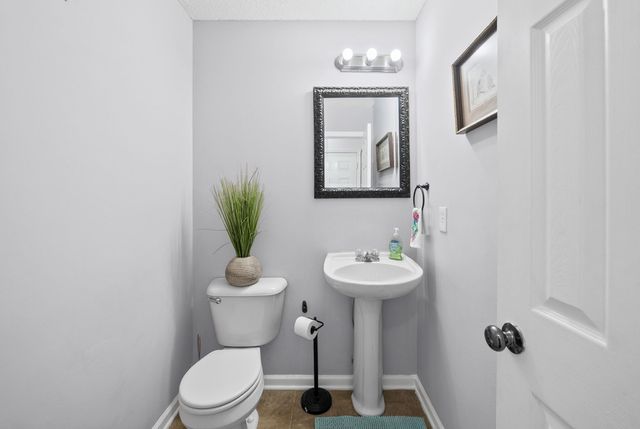 937 Commission Dr, Clarksville, TN 37042