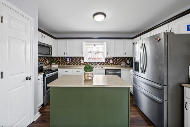 937 Commission Dr, Clarksville, TN 37042