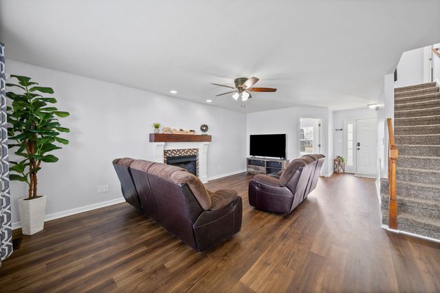 937 Commission Dr, Clarksville, TN 37042