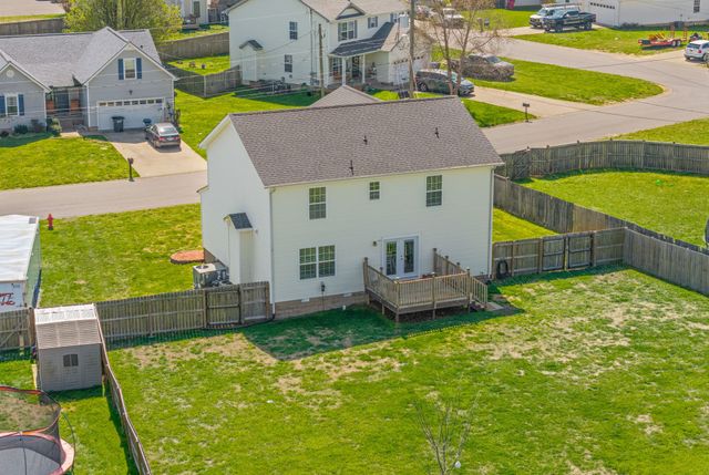 937 Commission Dr, Clarksville, TN 37042