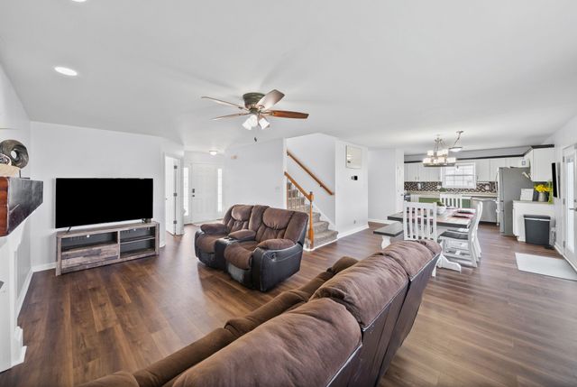 937 Commission Dr, Clarksville, TN 37042