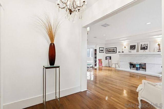 206 N Wilton Pl, Los Angeles, CA 90004
