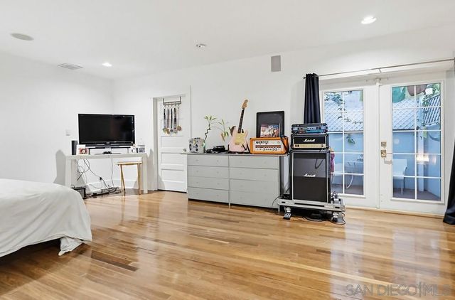 206 N Wilton Pl, Los Angeles, CA 90004
