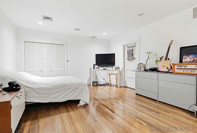 206 N Wilton Pl, Los Angeles, CA 90004