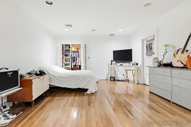 206 N Wilton Pl, Los Angeles, CA 90004