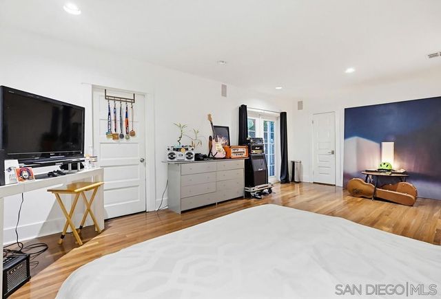 206 N Wilton Pl, Los Angeles, CA 90004