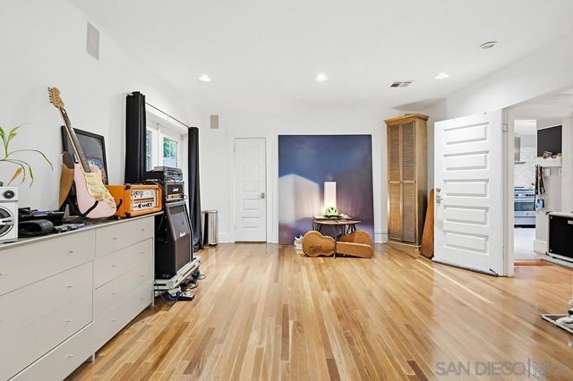 206 N Wilton Pl, Los Angeles, CA 90004